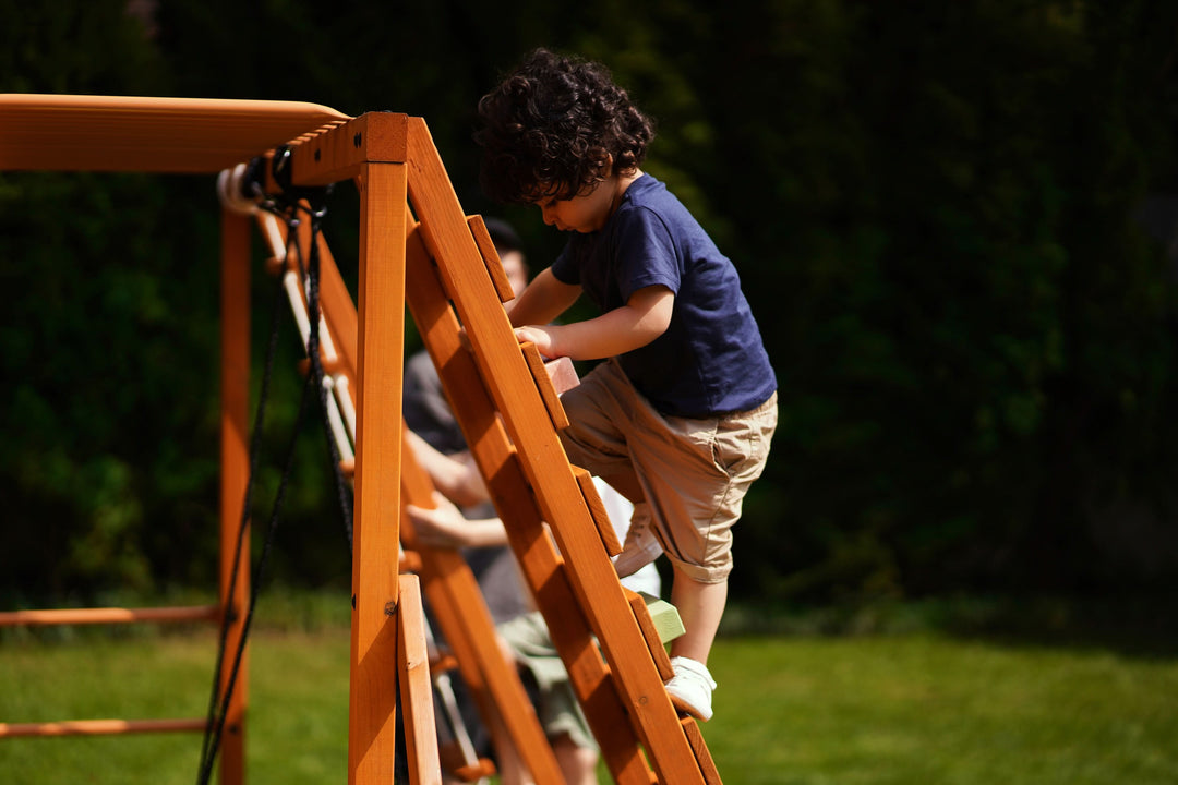 Sycamore Backyard Climbing Set – 2 Swings, Trapeze Bar & Outdoor Fun