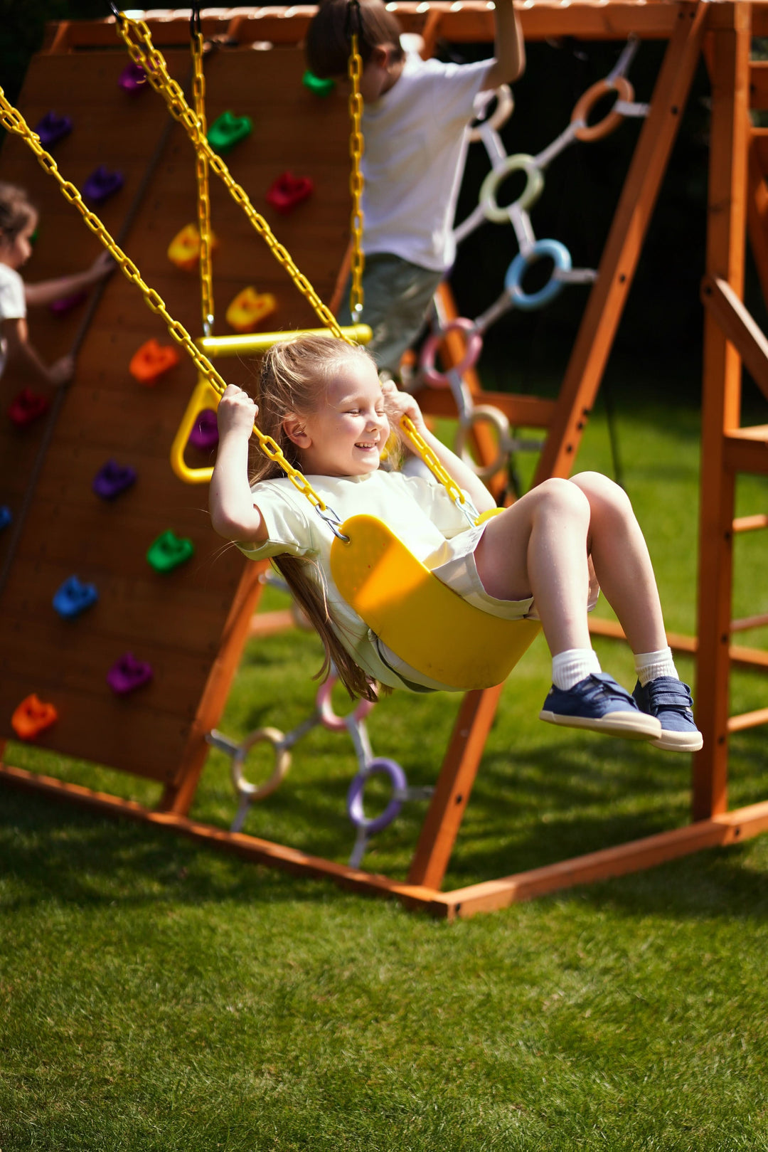 Sycamore Backyard Climbing Set – 2 Swings, Trapeze Bar & Outdoor Fun